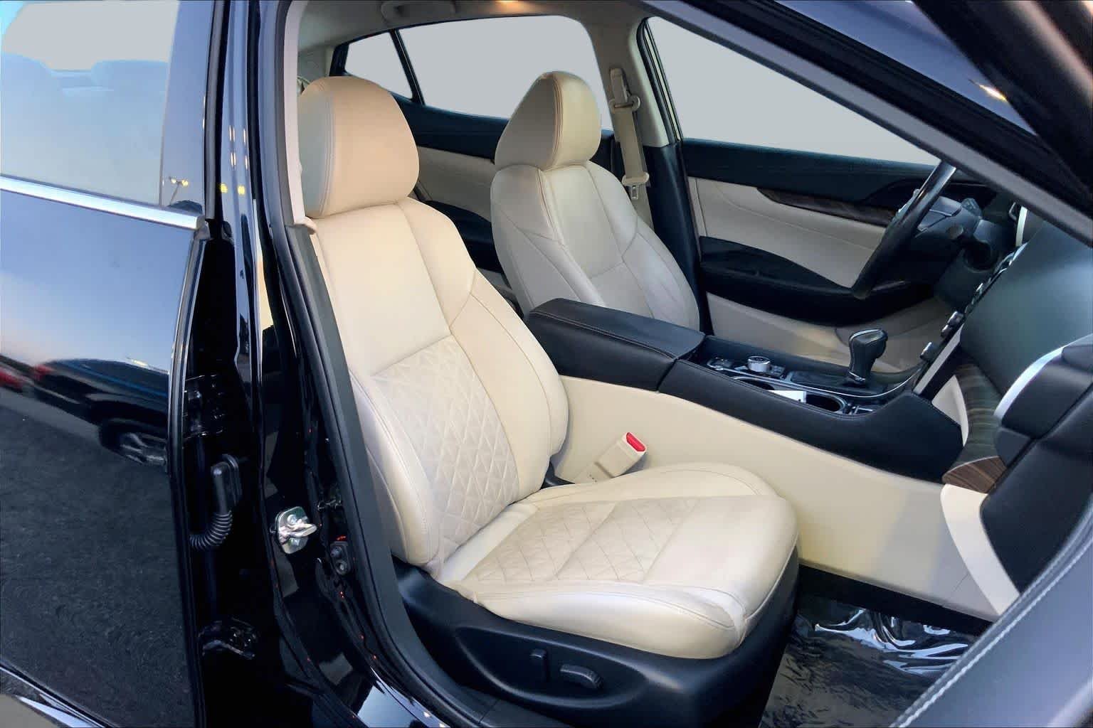Used 2017 Super Black Nissan Platinum image 9