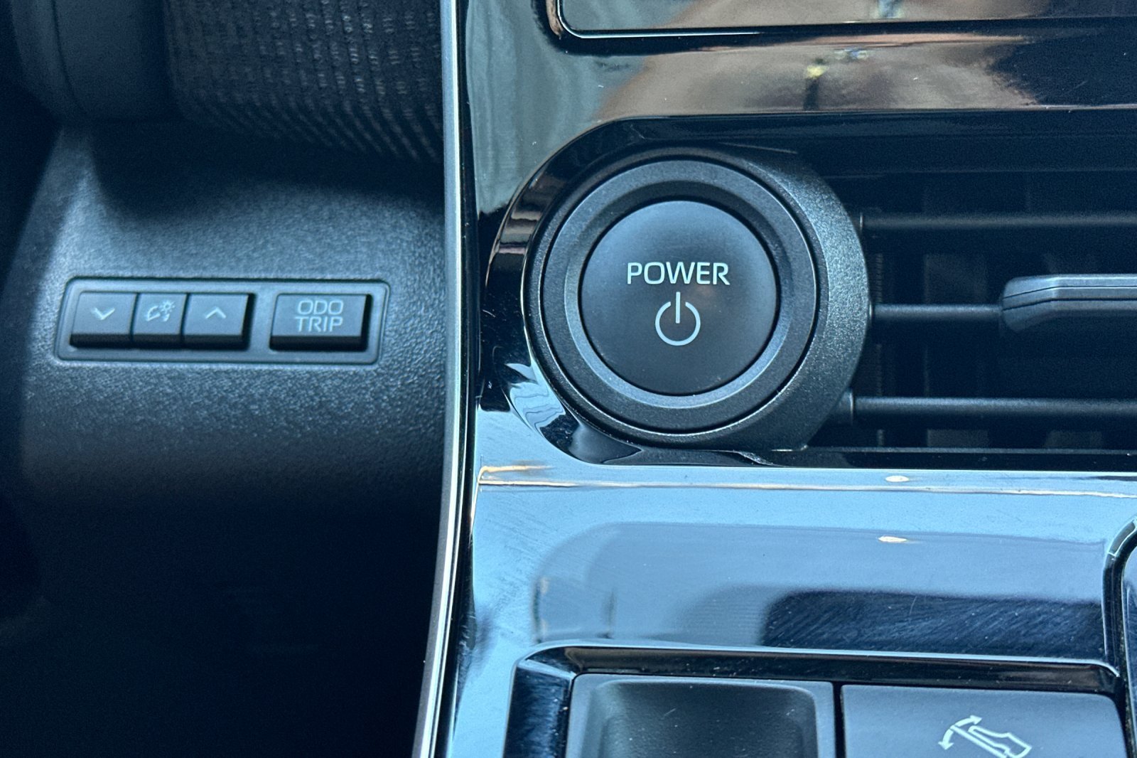 Certified Used 2023 Wind Chill Pearl Toyota XLE image 22
