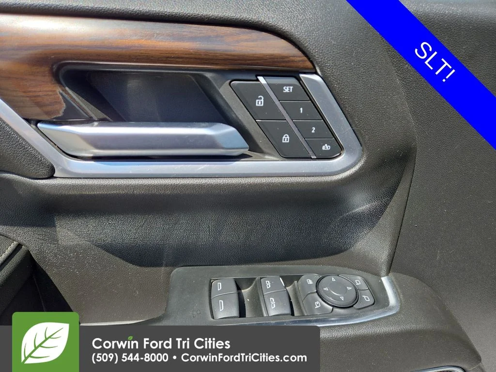 Used 2023  GMC SLT image 16