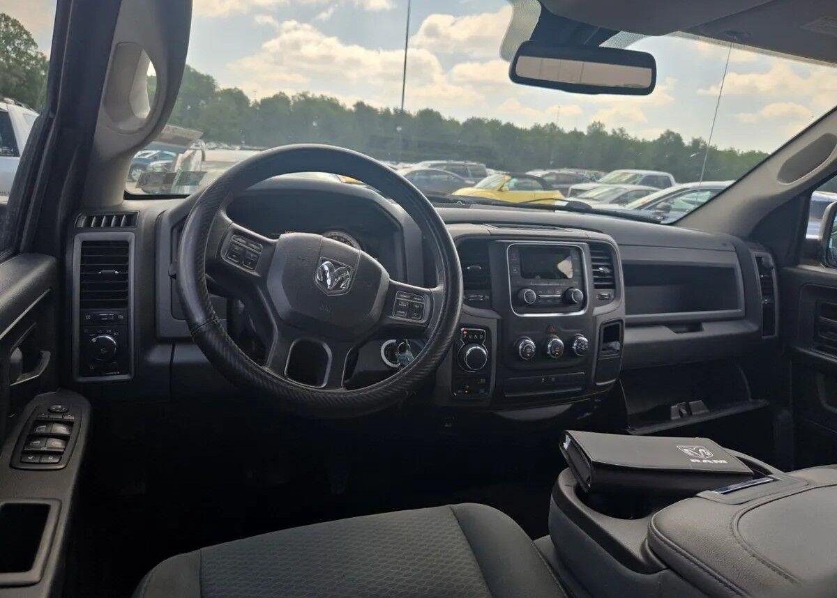 Used 2018 Blue Streak Pearlcoat Ram Express image 5