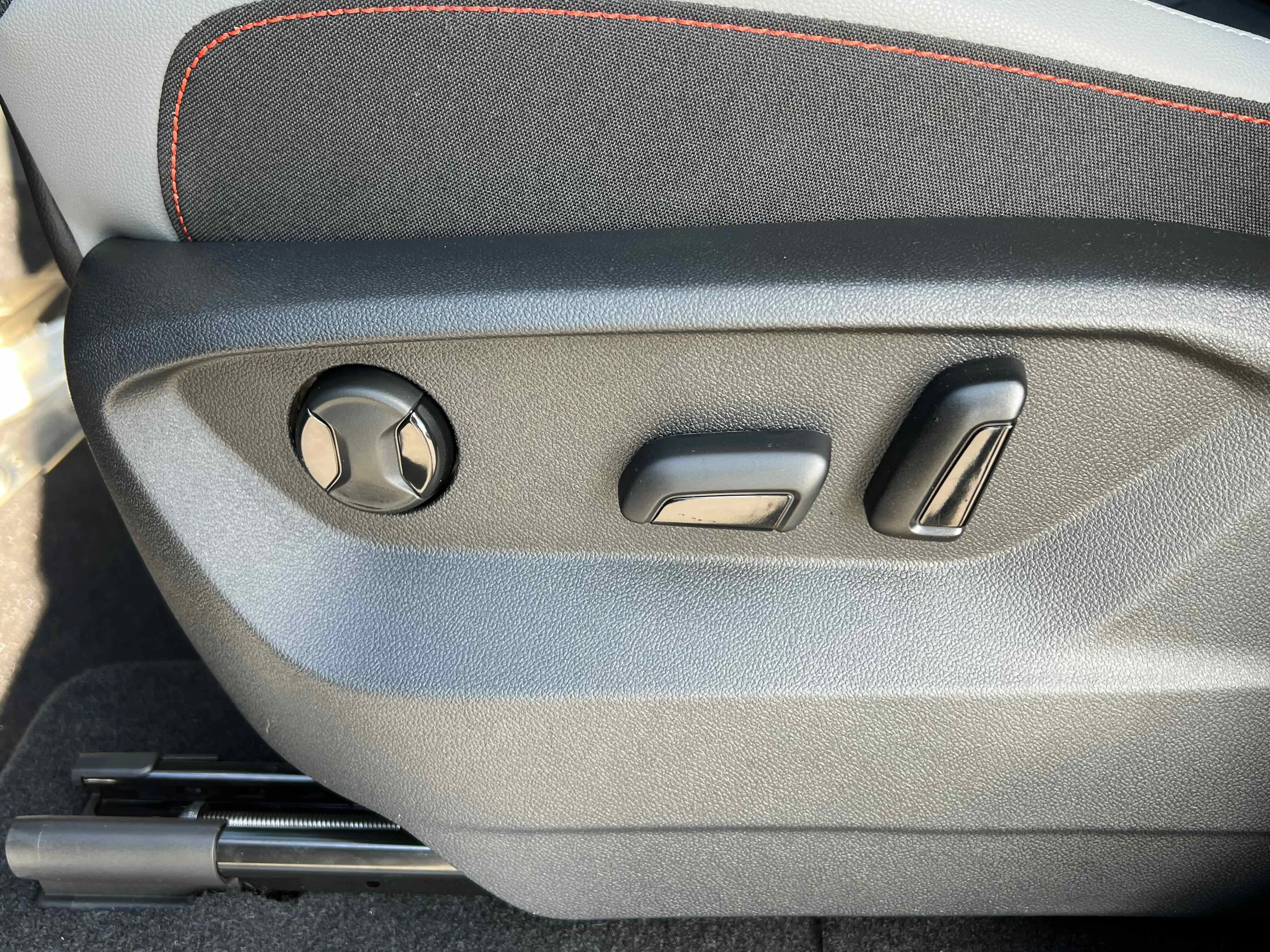 New 2026 Deep Black Volkswagen 2.0T Peak Edition image 17