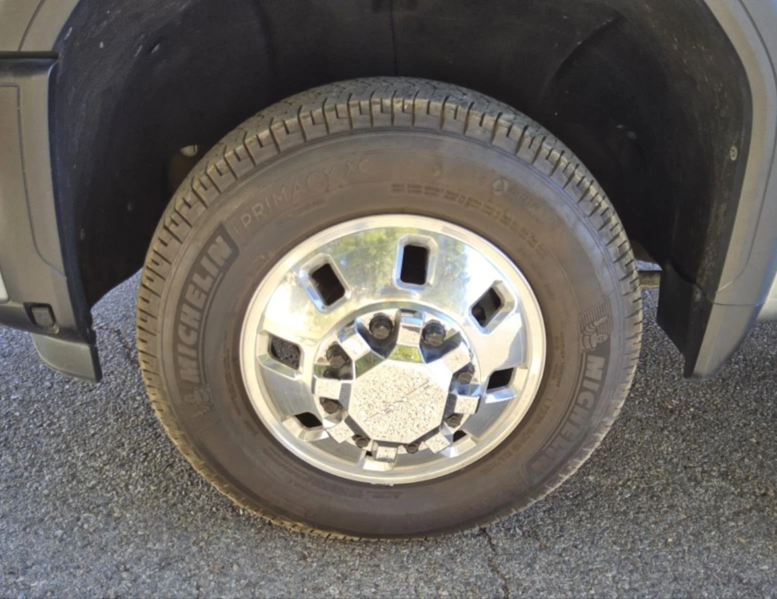 Used 2024 Sterling Metallic GMC Denali DRW image 28
