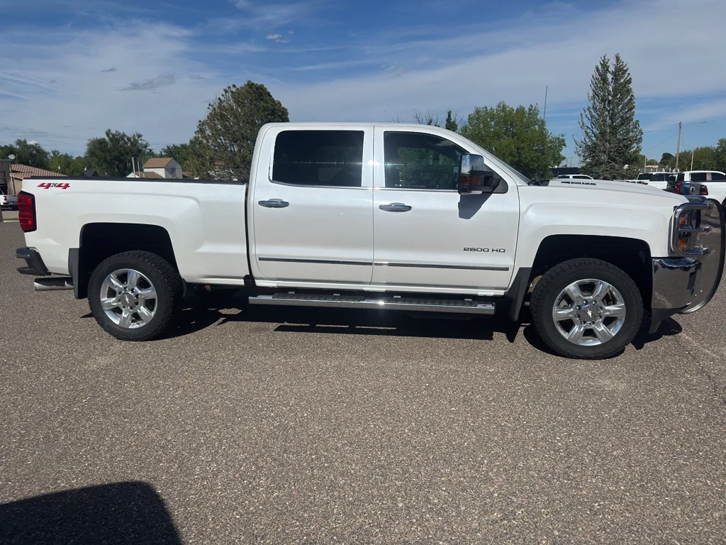 Used 2019 WHITE Chevrolet LTZ image 5