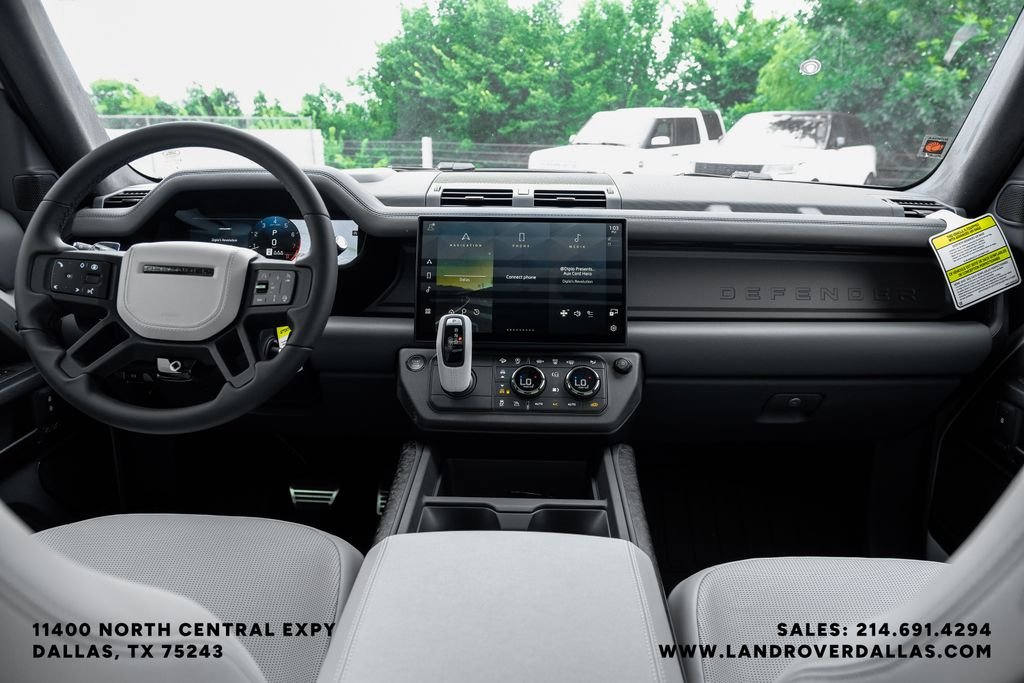 New 2026 Borasco Grey Metallic Land Rover OCTA image 13