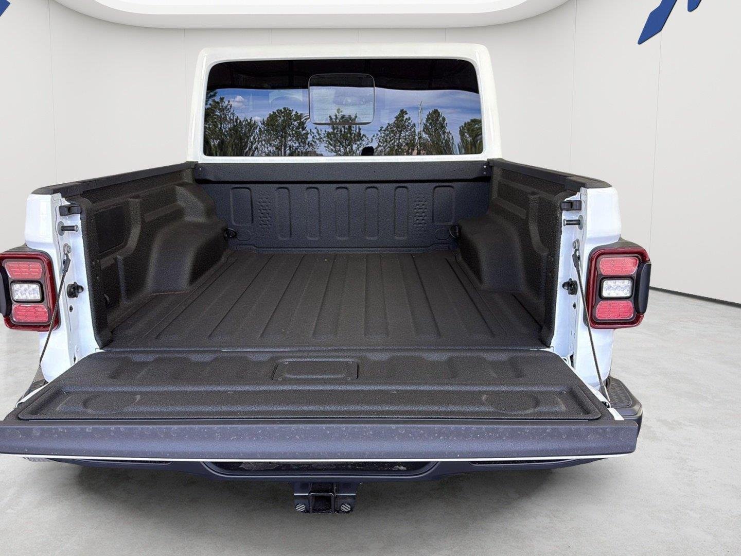 New 2026 Bright White Clearcoat Jeep Mojave image 7