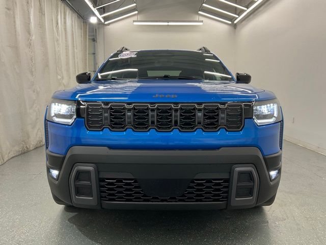 New 2026 Hydro Blue Pearl-Coat Exterior Paint Jeep Laredo image 3