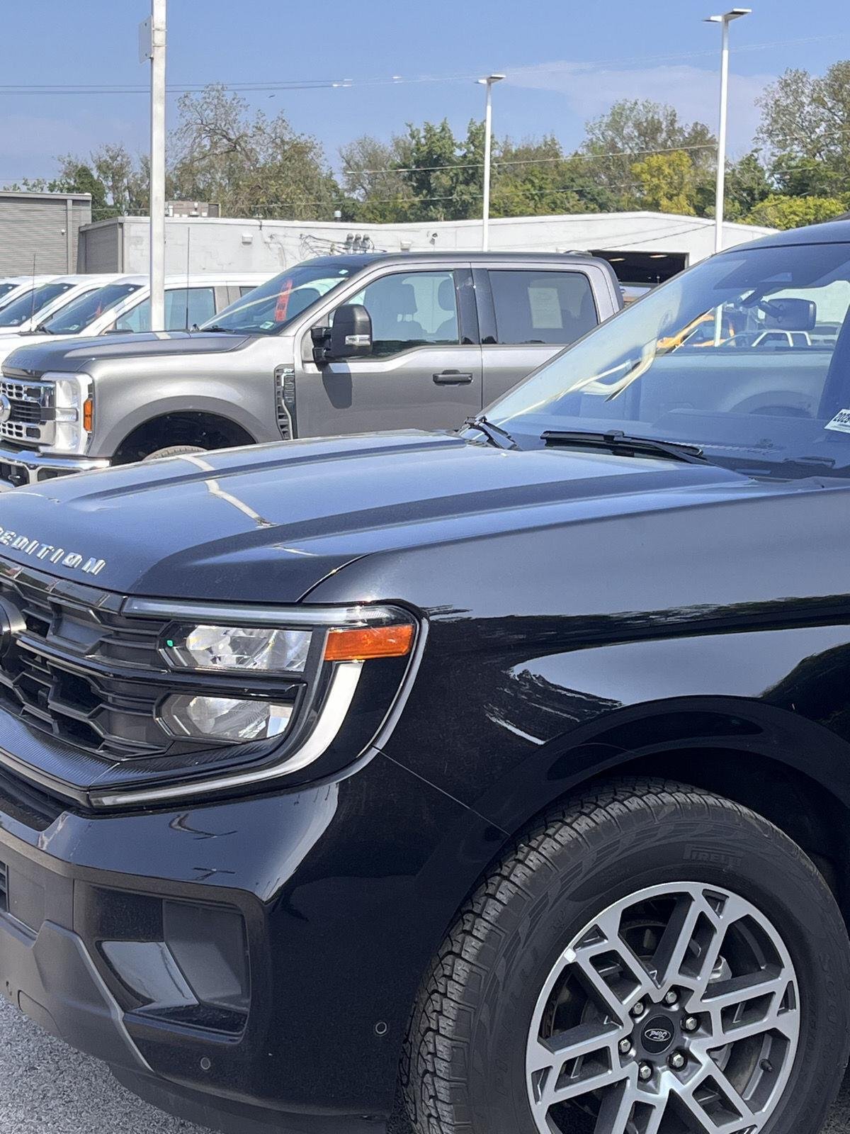Used 2025 Agate Black Ford Active image 4