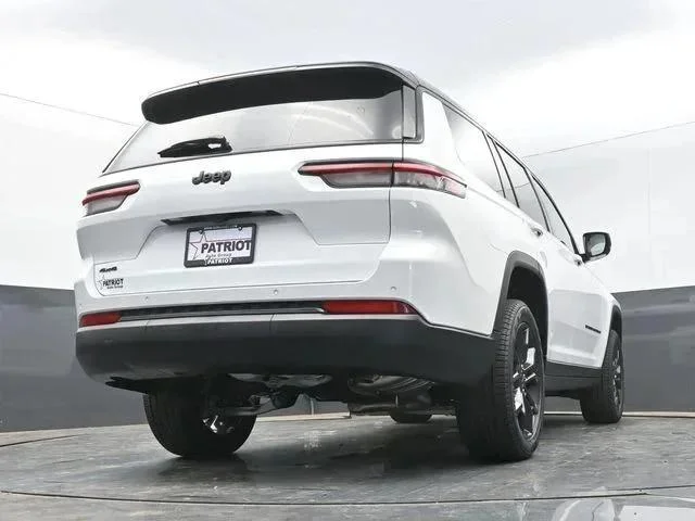 New 2025 Bright White Clear-Coat Exterior Paint Jeep Limited image 49