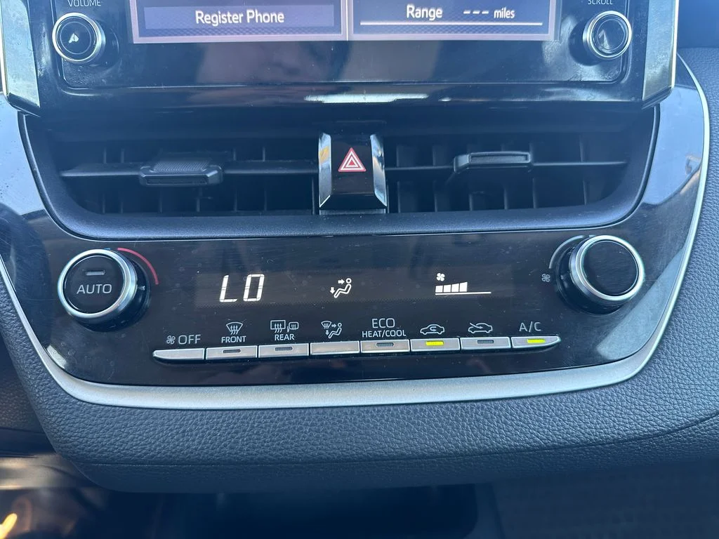 Used 2020 Silver Toyota LE image 18