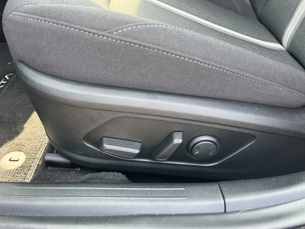 Used 2025 Serenity White Hyundai SEL Convenience image 18