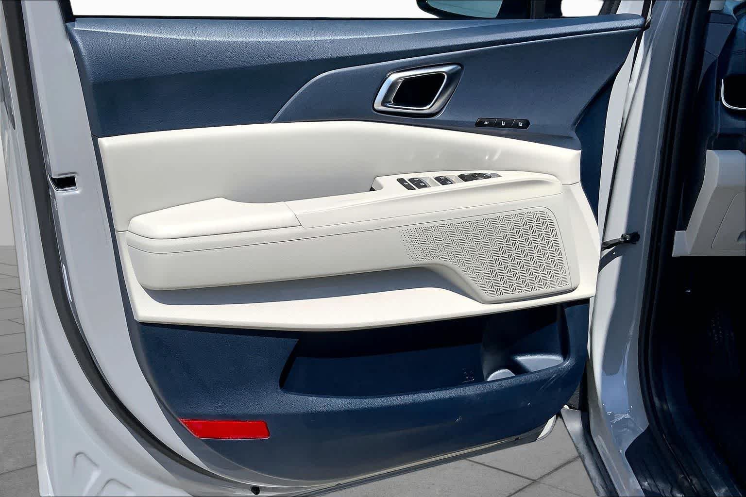 Used 2025 Ceramic Silver Kia EX image 21