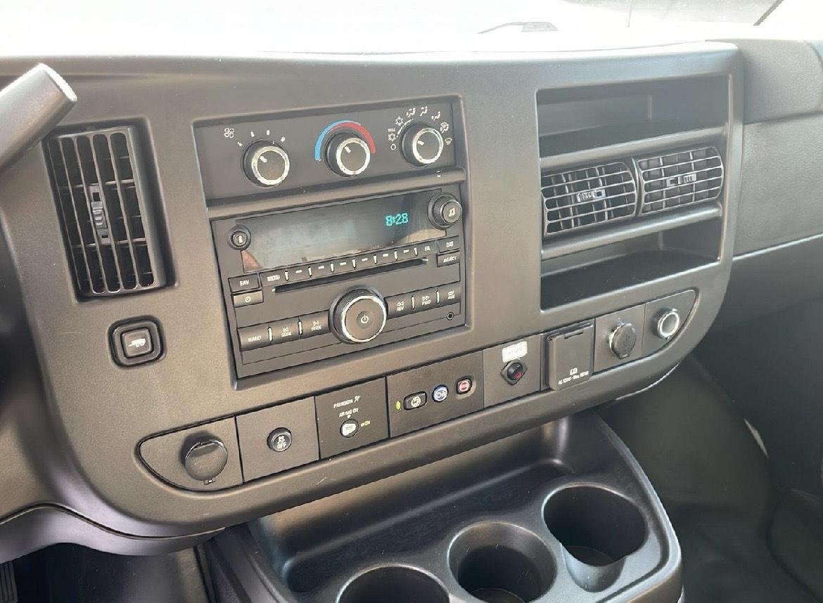 Used 2021 Summit White Chevrolet  image 20
