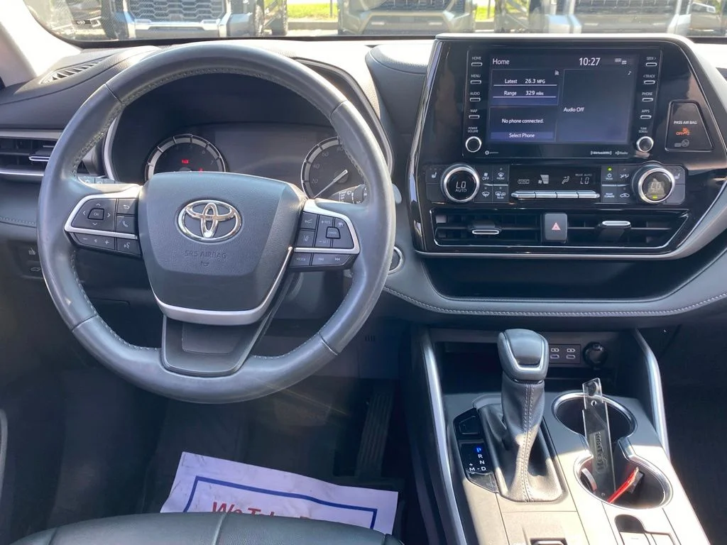 Used 2022 Silver Toyota XLE image 9
