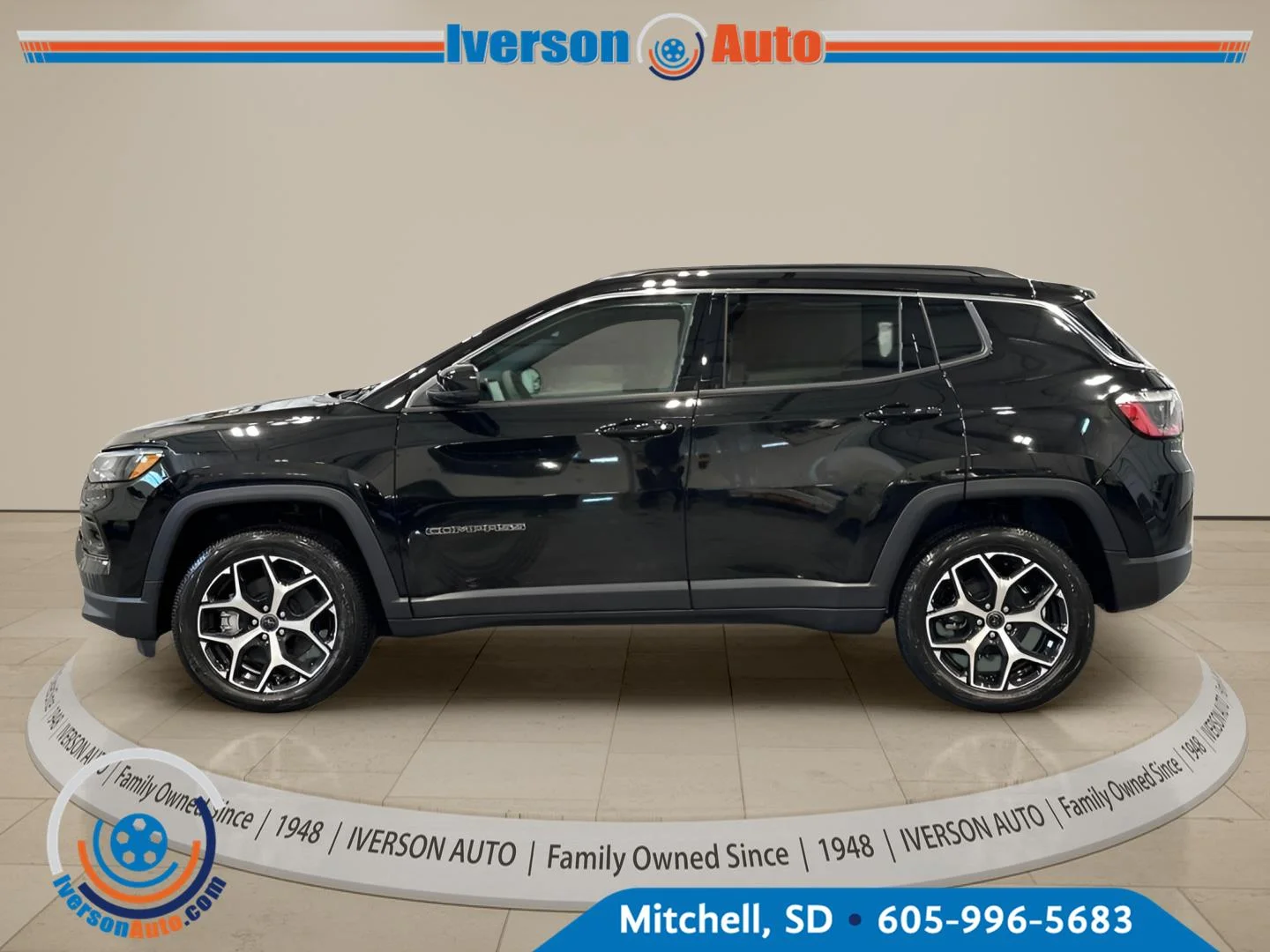 New 2026 Diamond Black Crystal Pearl-Coat Exterior Paint Jeep Limited image 4
