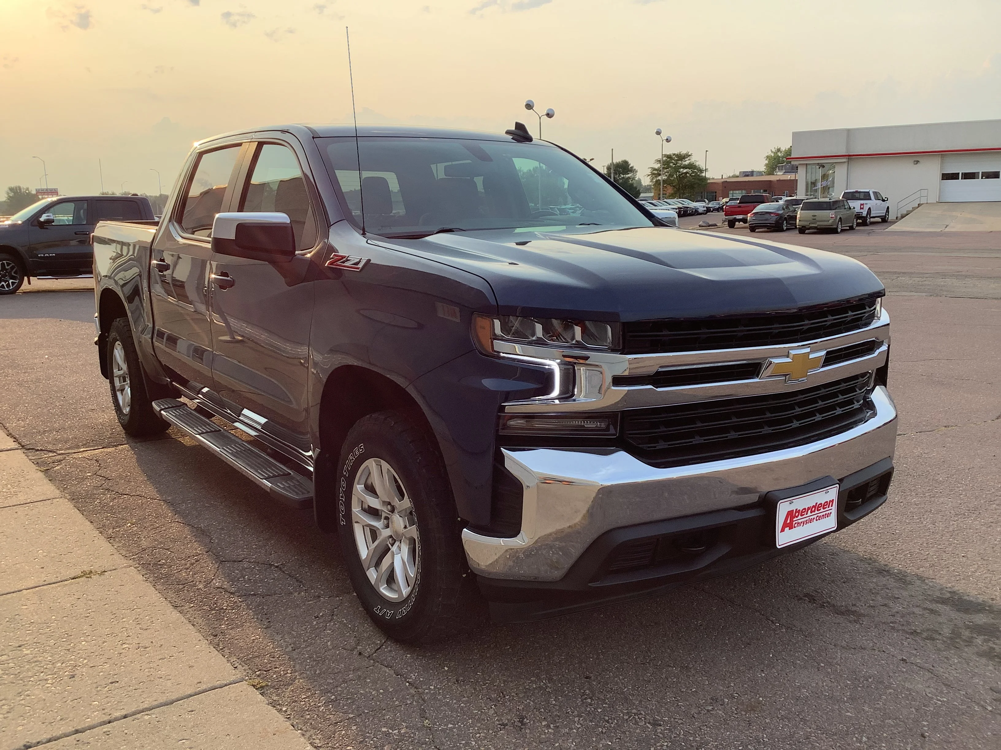 Used 2022 Blue Chevrolet LT image 3