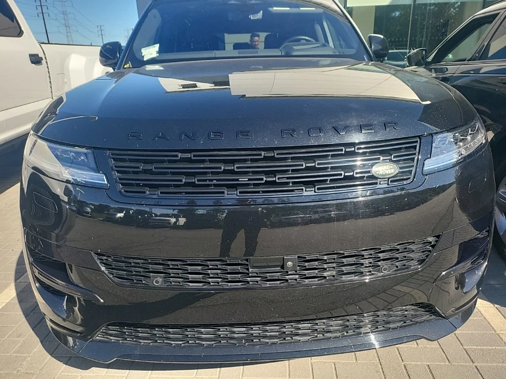 Used 2023 Black Land Rover SE Dynamic image 3