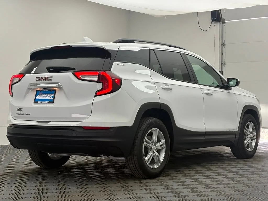 Used 2023 Summit White GMC SLE image 7
