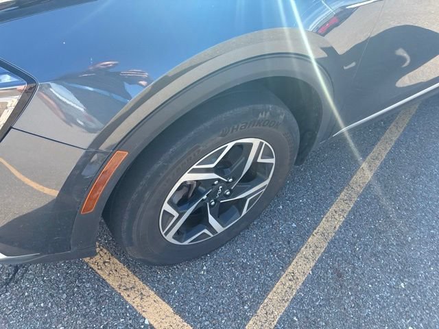 Used 2024 Gravity Gray Kia LX image 9