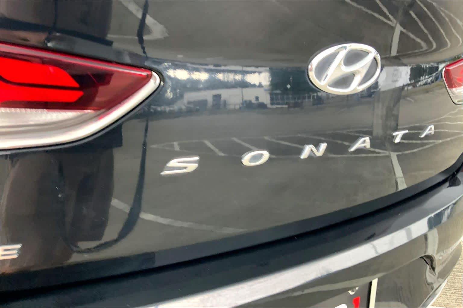 Used 2019 Phantom Black Hyundai SE image 10