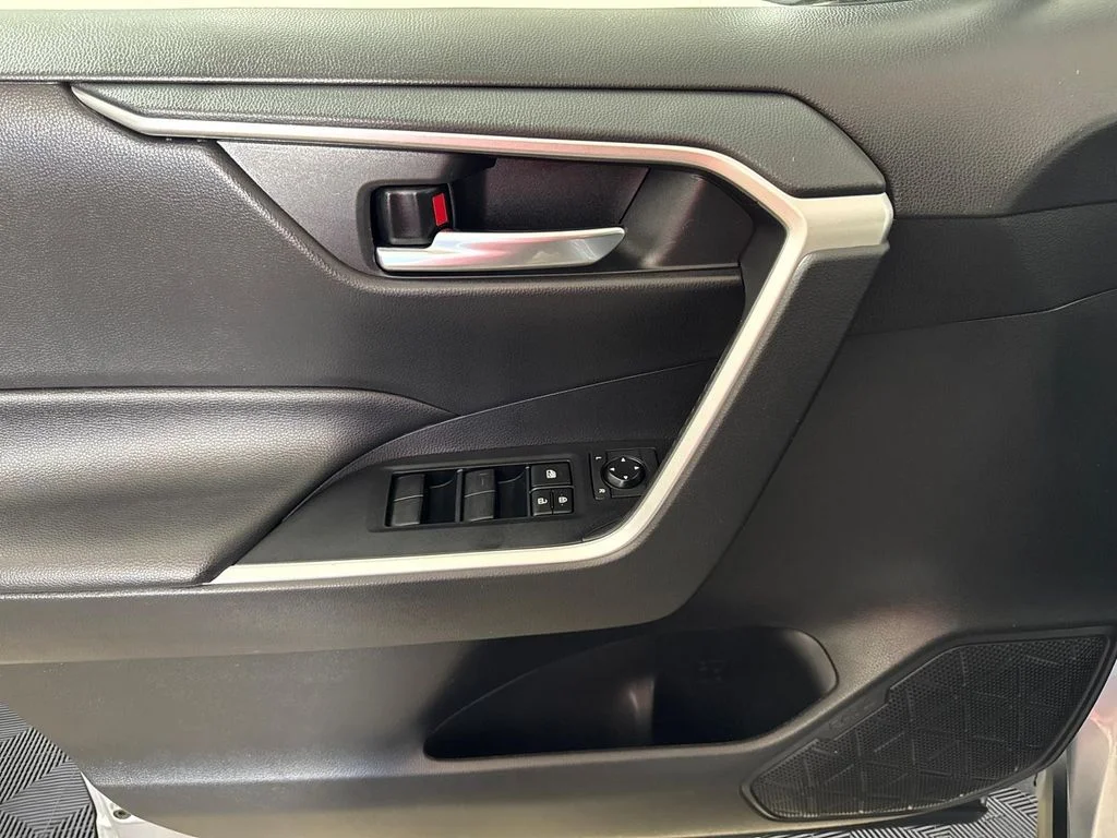 Used 2020 Silver Sky Metallic Toyota XLE image 18