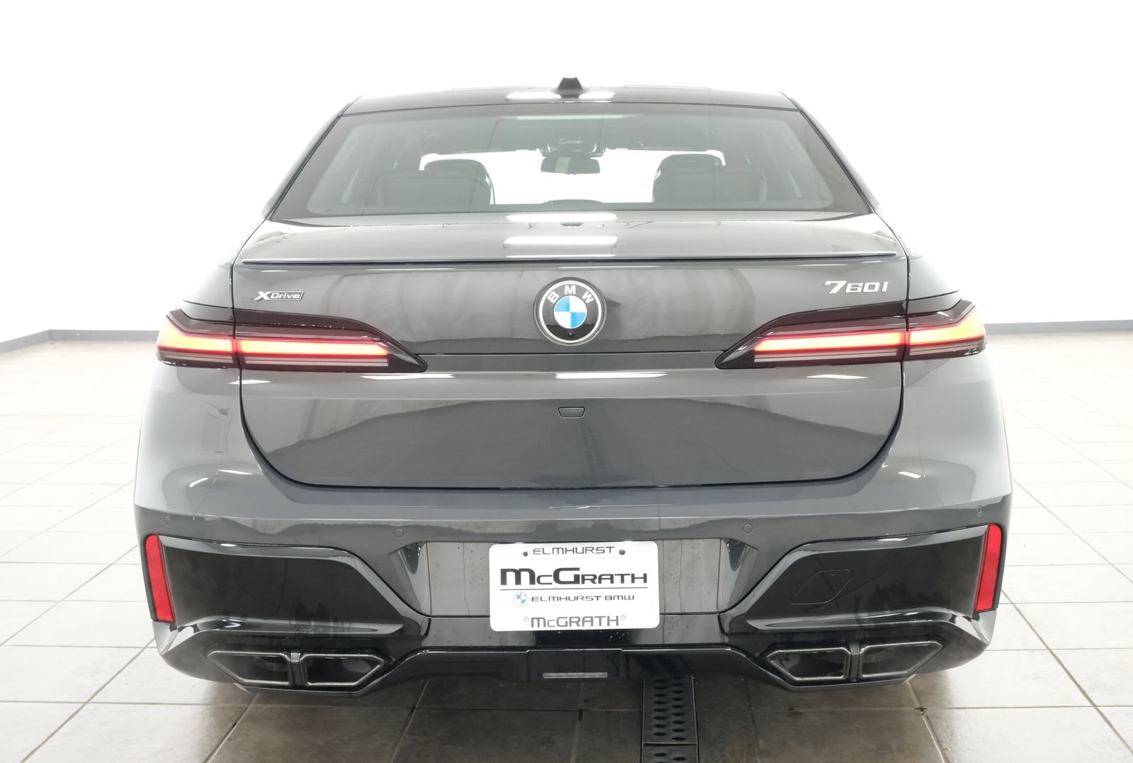 New 2026 Dravit Grey Metallic BMW 760i xDrive image 4