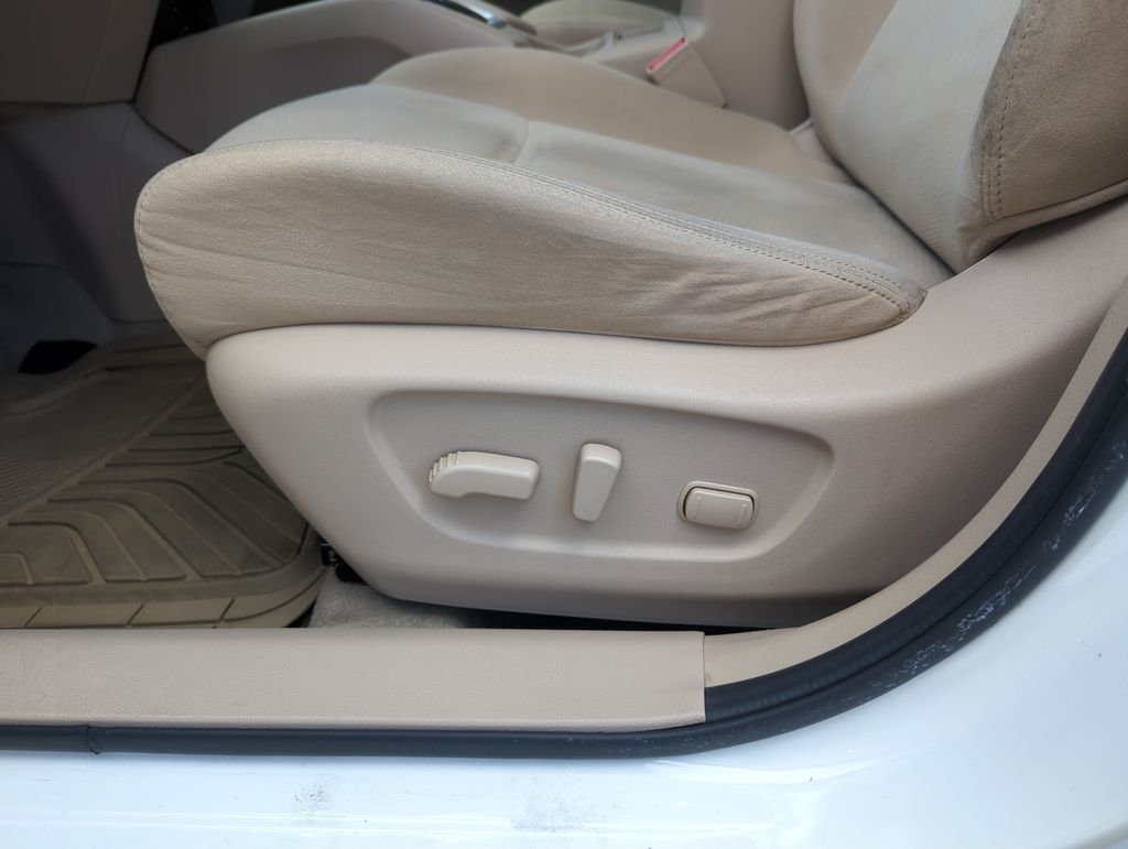 Used 2015 White Nissan SV image 13