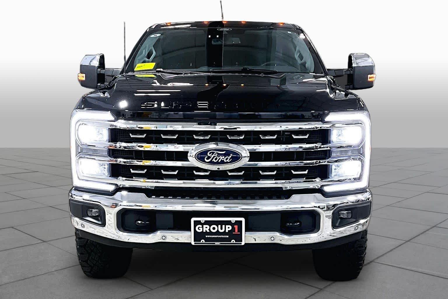 Used 2025 Agate Black Metallic Ford LARIAT image 4