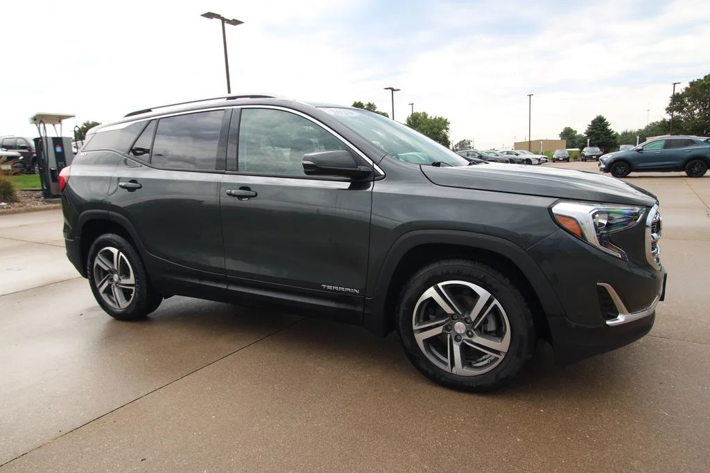 Used 2020 Gray GMC SLT image 3