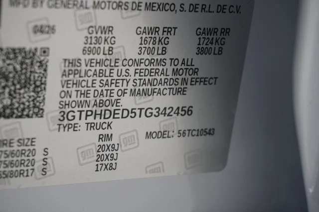 New 2026 Glacier White Tricoat GMC SLT image 32