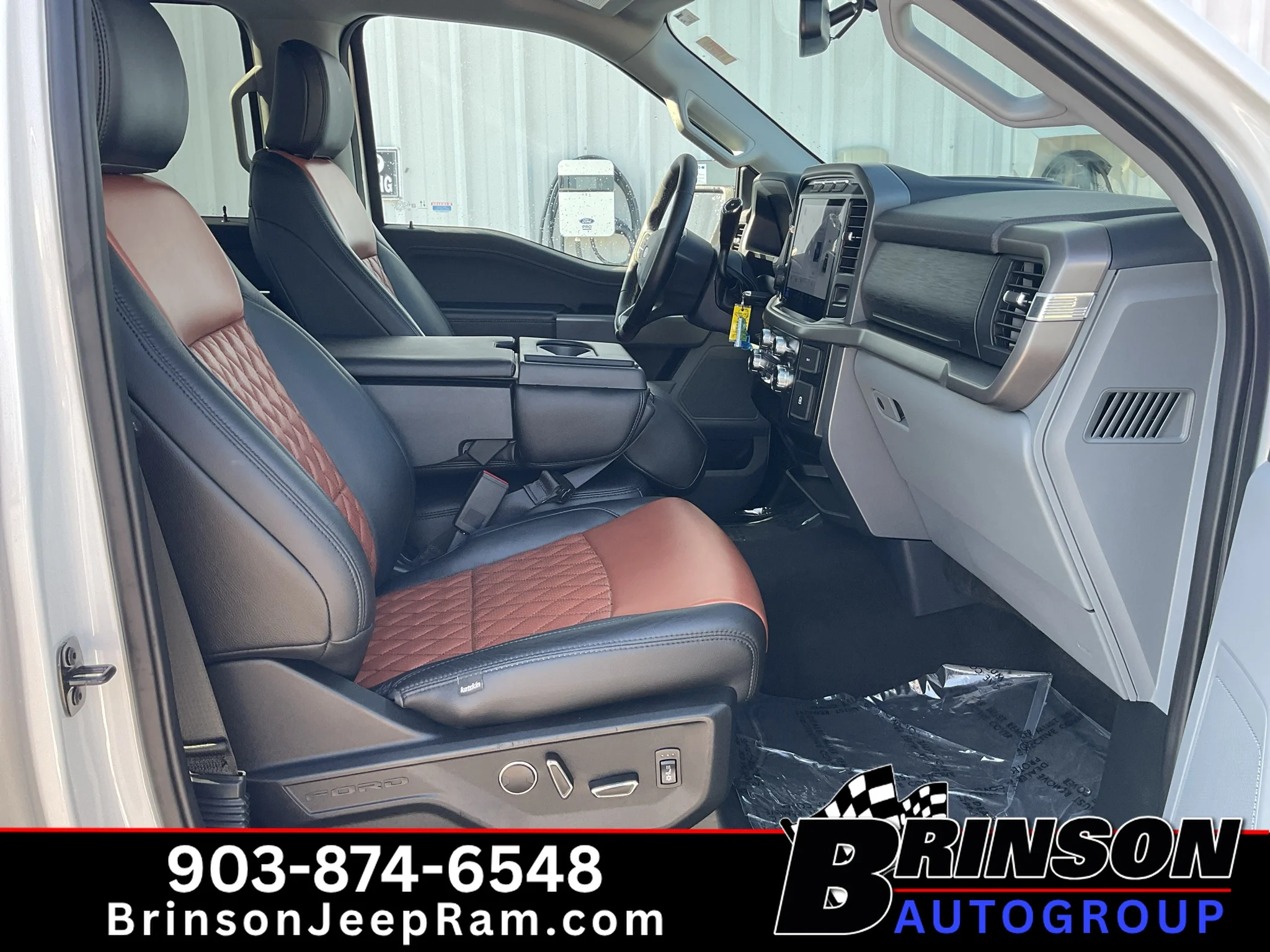 Used 2024 Oxford White Ford XLT image 19