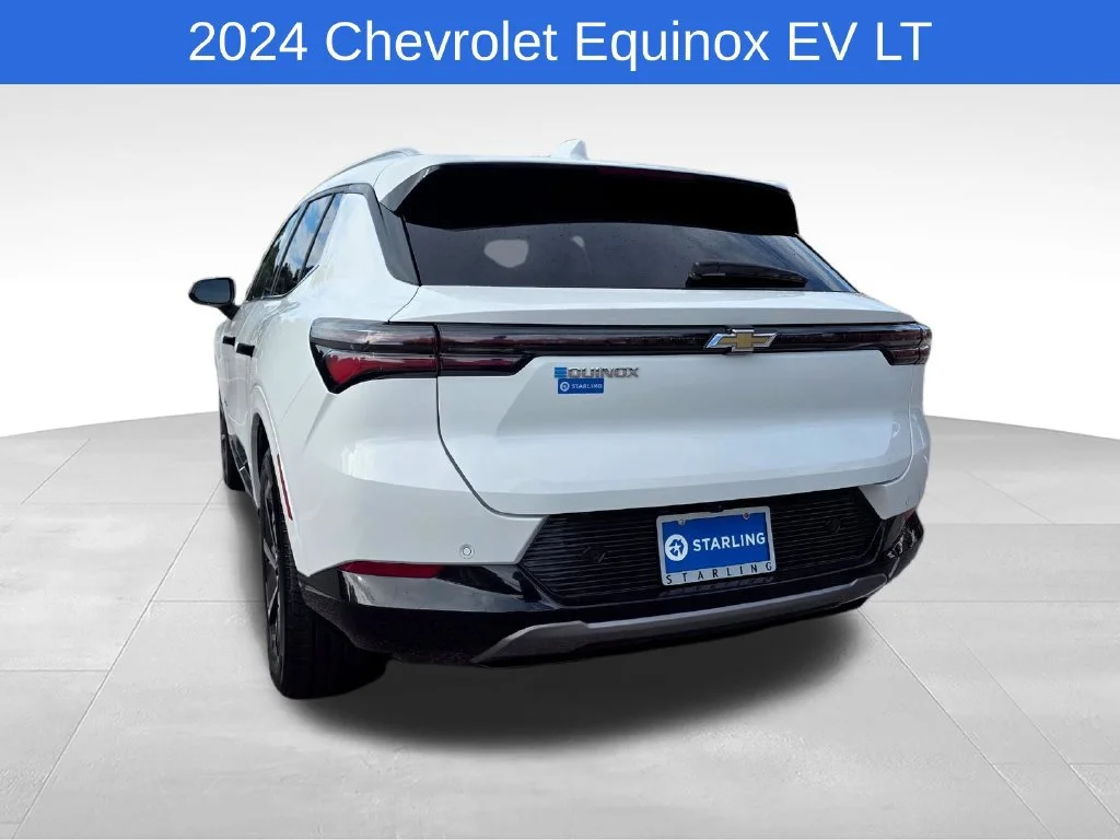 Used 2024 Summit White Chevrolet 2LT image 7