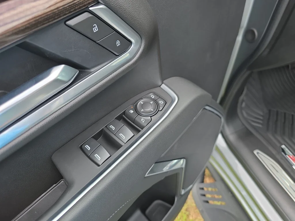 New 2026 Sterling Gray Metallic Chevrolet LT image 19