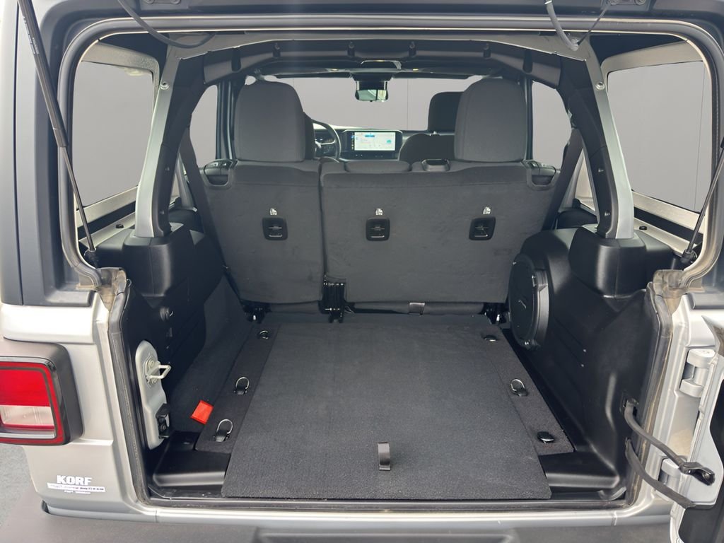 Used 2024 Silver Zynith Clearcoat Jeep Sport S image 15