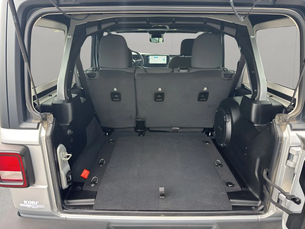 Used 2024 Silver Zynith Clearcoat Jeep Sport S image 15