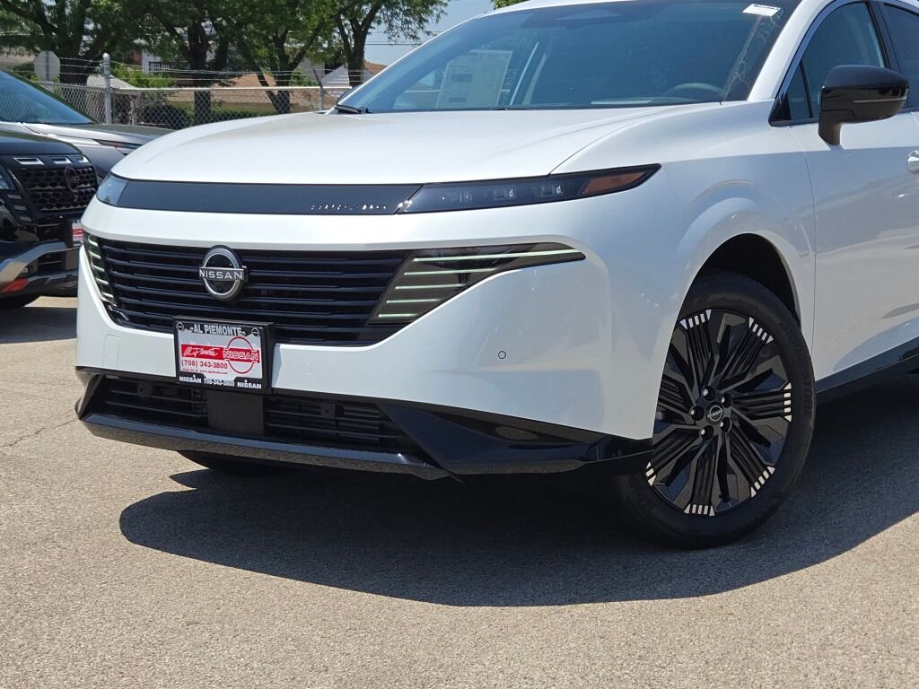 New 2026 White Nissan Platinum image 3
