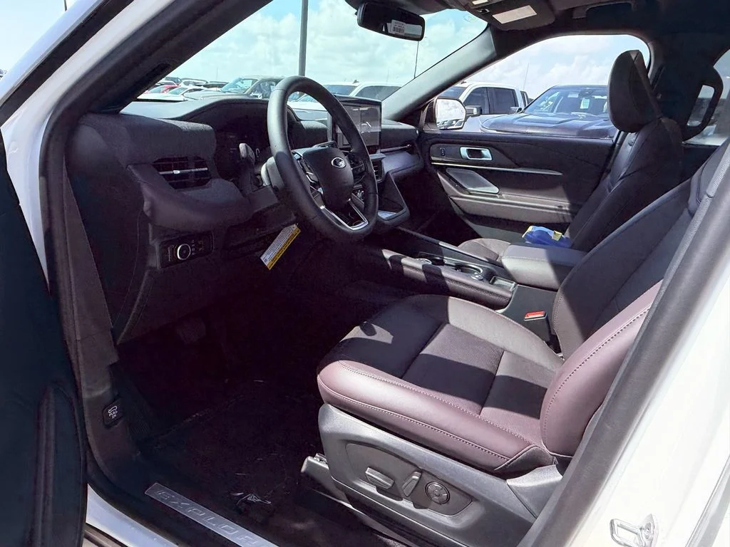 New 2027 Star White Metallic Tri-Coat Ford Platinum™ image 10