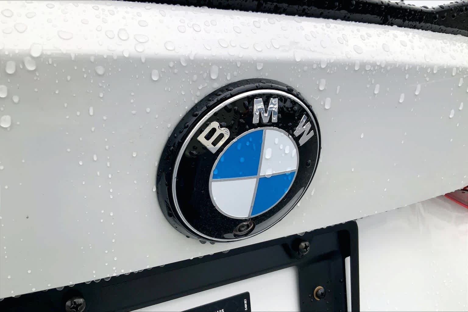 Used 2025 Alpine White BMW  image 30