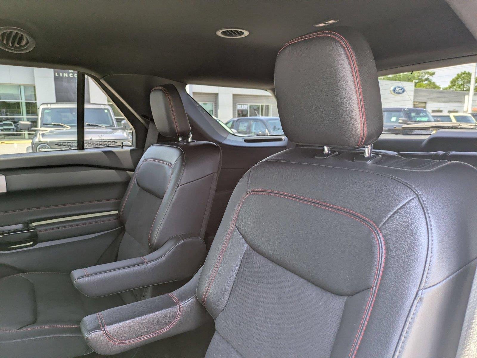 Used 2023 Star White Metallic Tri-Coat Ford ST-Line image 23