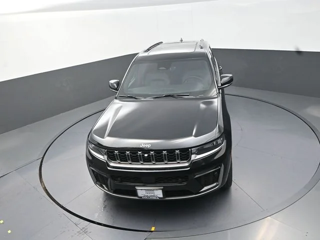 New 2026 Diamond Black Crystal Pearlcoat Jeep Limited image 12