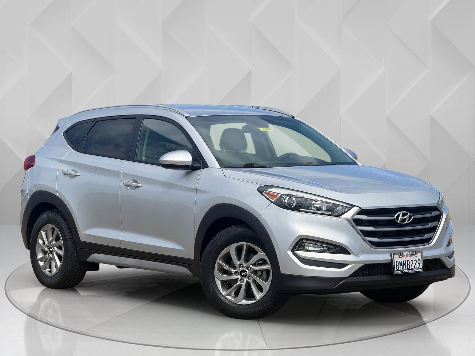 Used 2018 Molten Silver Hyundai SEL image 6