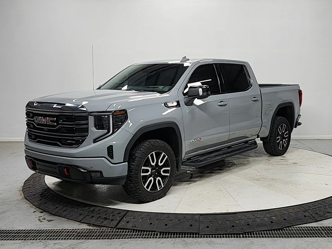 Used 2024 Gray GMC AT4 image 3