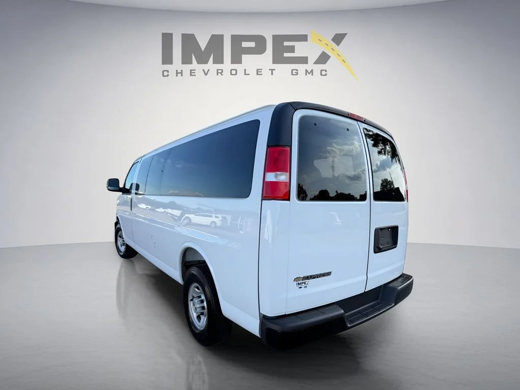 Used 2021 Summit White Chevrolet WT image 3