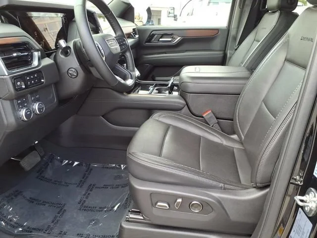 Used 2025 Onyx Black GMC Denali image 18