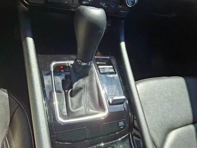 Used 2025 White Jeep Limited image 22