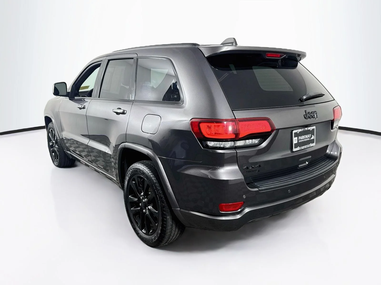 Used 2018 Gray Jeep Altitude image 5
