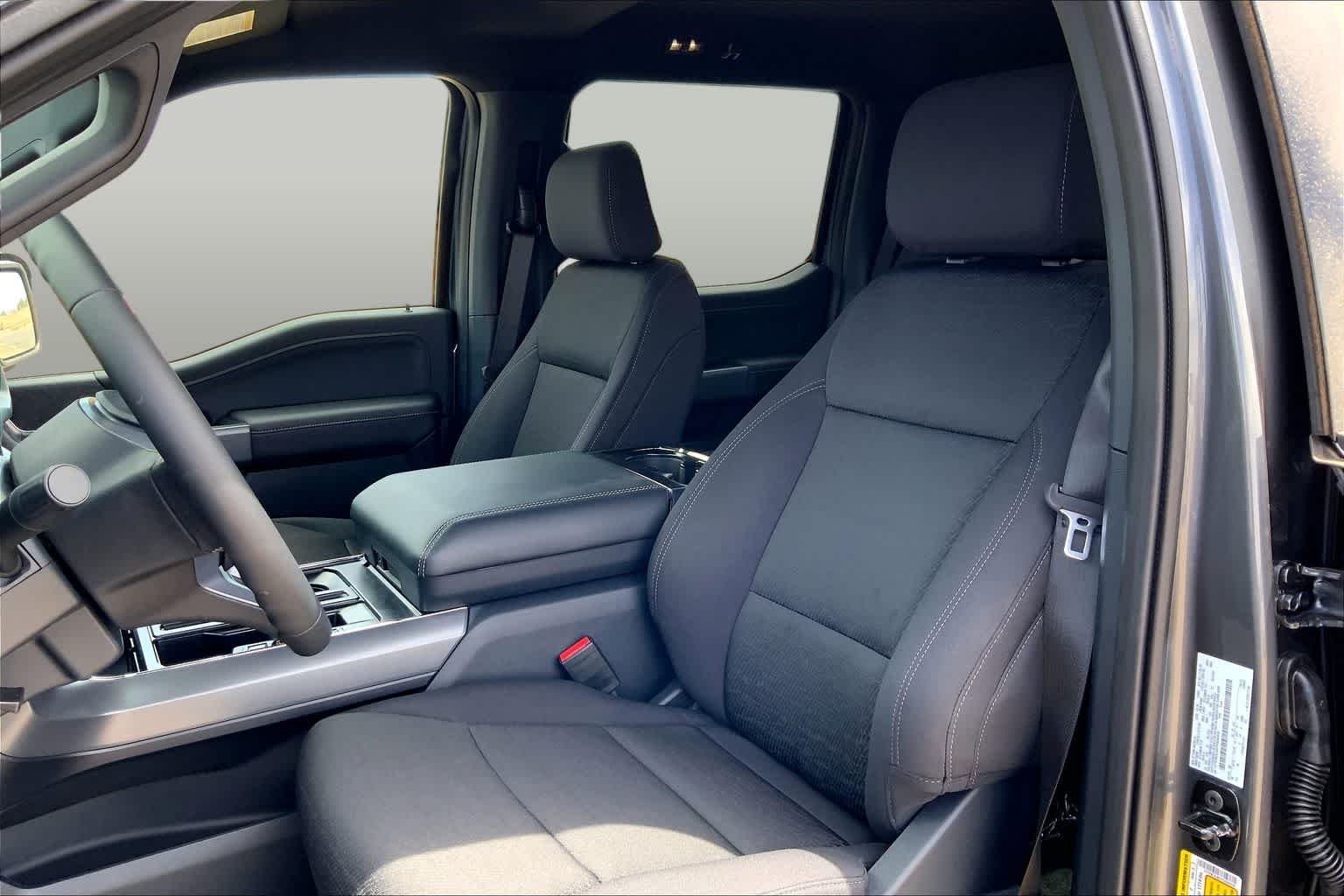 New 2026 Carbonized Gray Metallic Ford XLT image 9