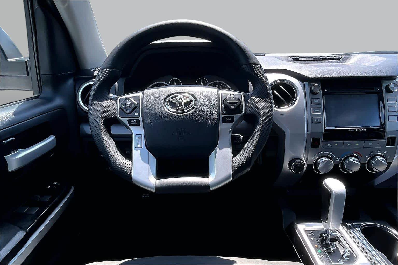 Used 2017 Super White Toyota SR5 image 5