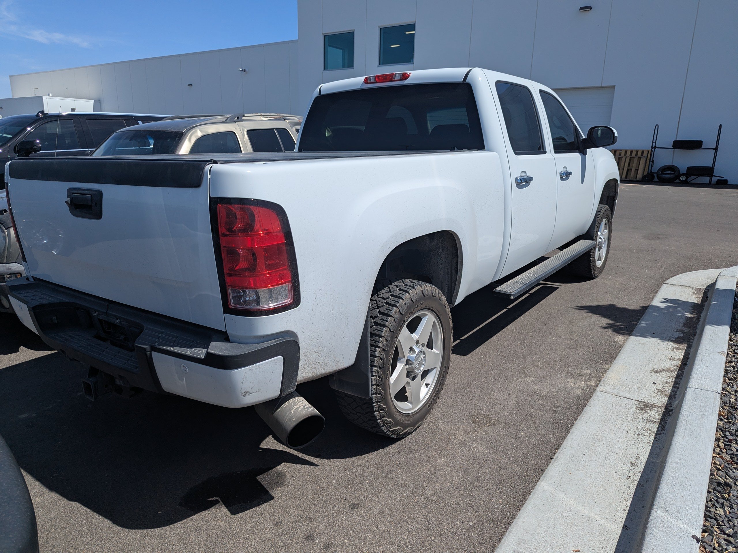 Used 2013 SUMMIT WHITE GMC Denali image 7