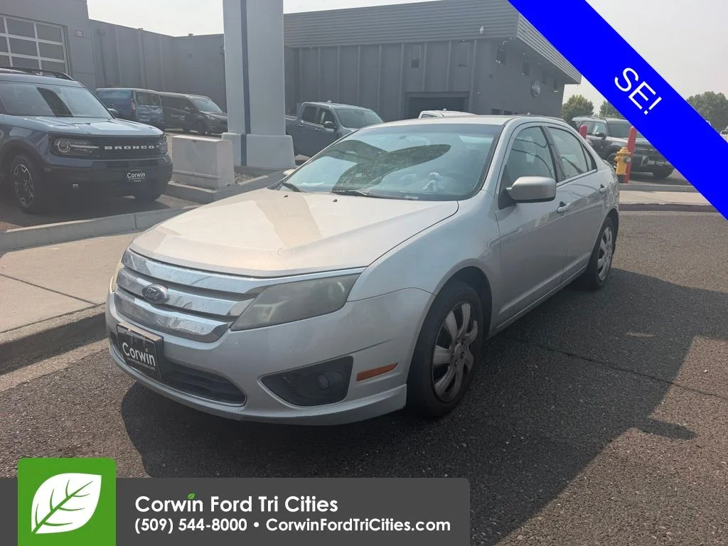 Used 2010 Brilliant Silver Metallic Ford SE image 17