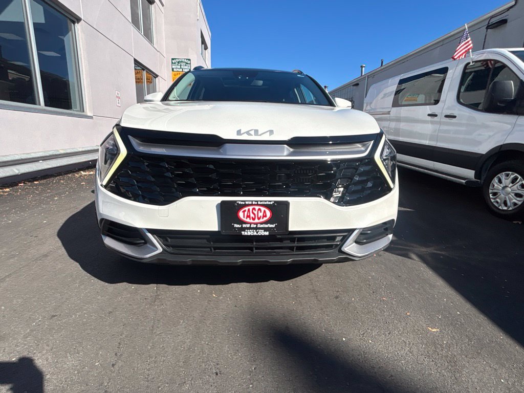 Used 2023 White Kia EX image 9